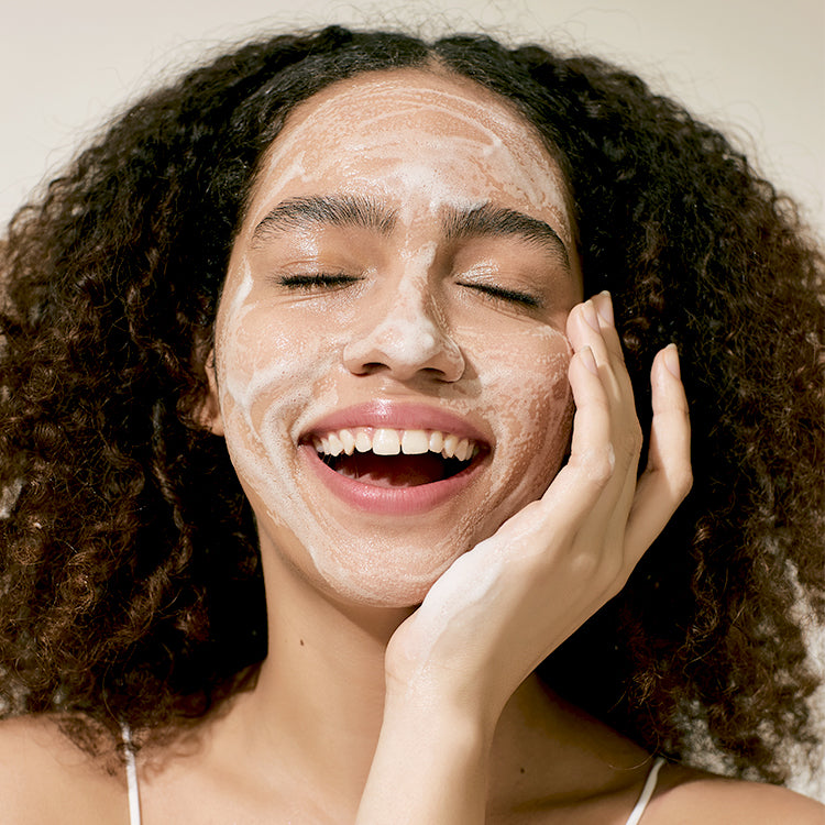 [iUNIK] Calendula Balancing Foam Gel Cleanser