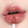 Laka Fruity Glam Tint tekstuuri huulilla video
